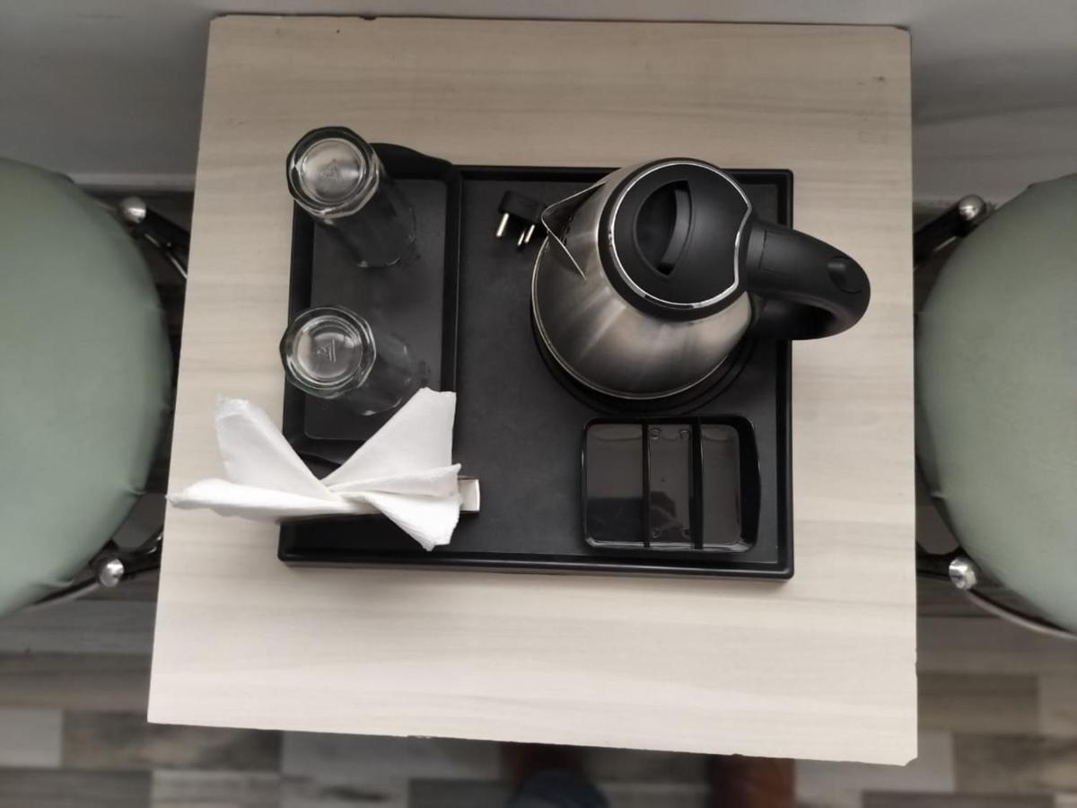 Hotel Clink New Delhi Airport Экстерьер фото
