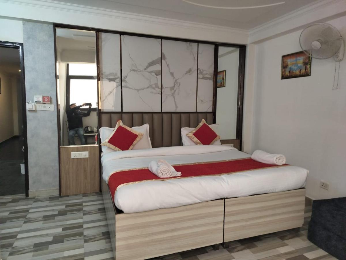 Hotel Clink New Delhi Airport Экстерьер фото