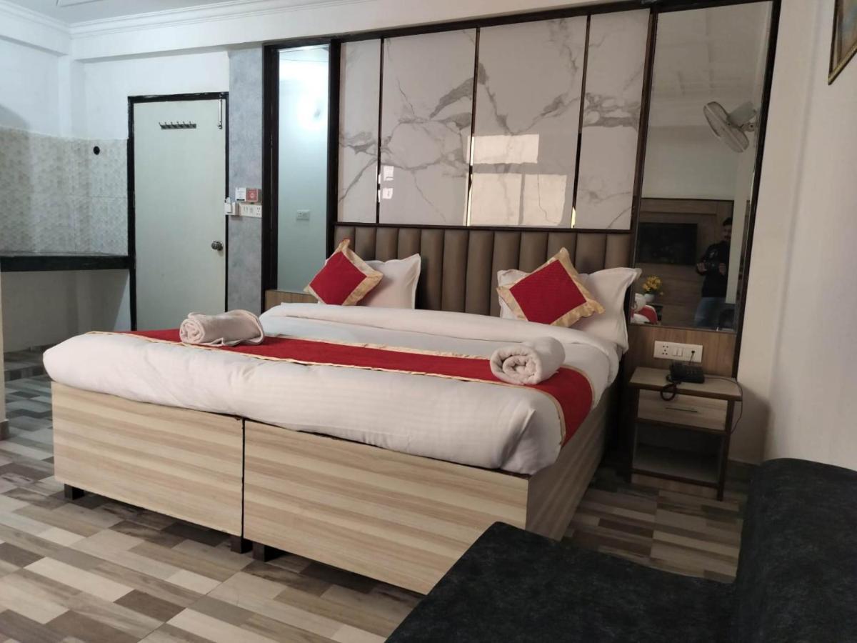 Hotel Clink New Delhi Airport Экстерьер фото