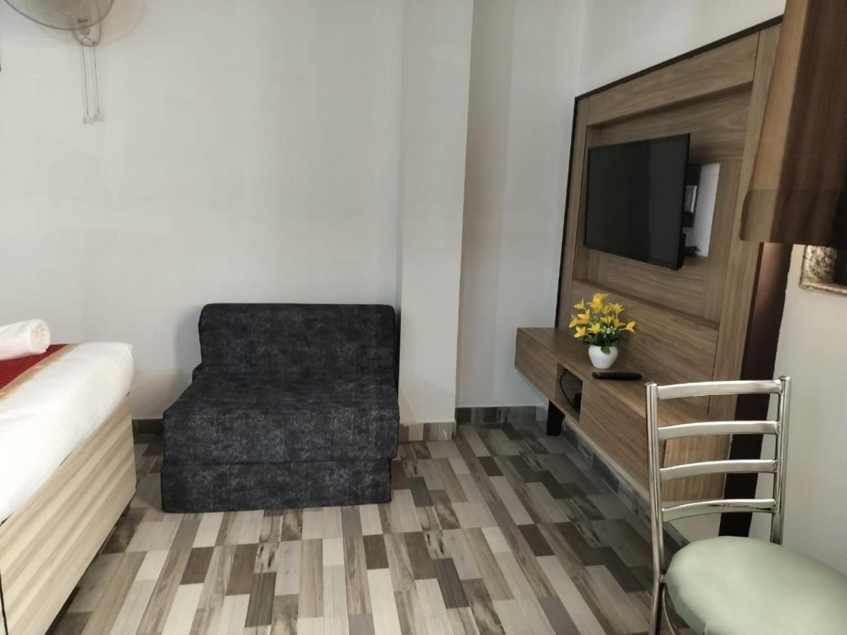 Hotel Clink New Delhi Airport Экстерьер фото