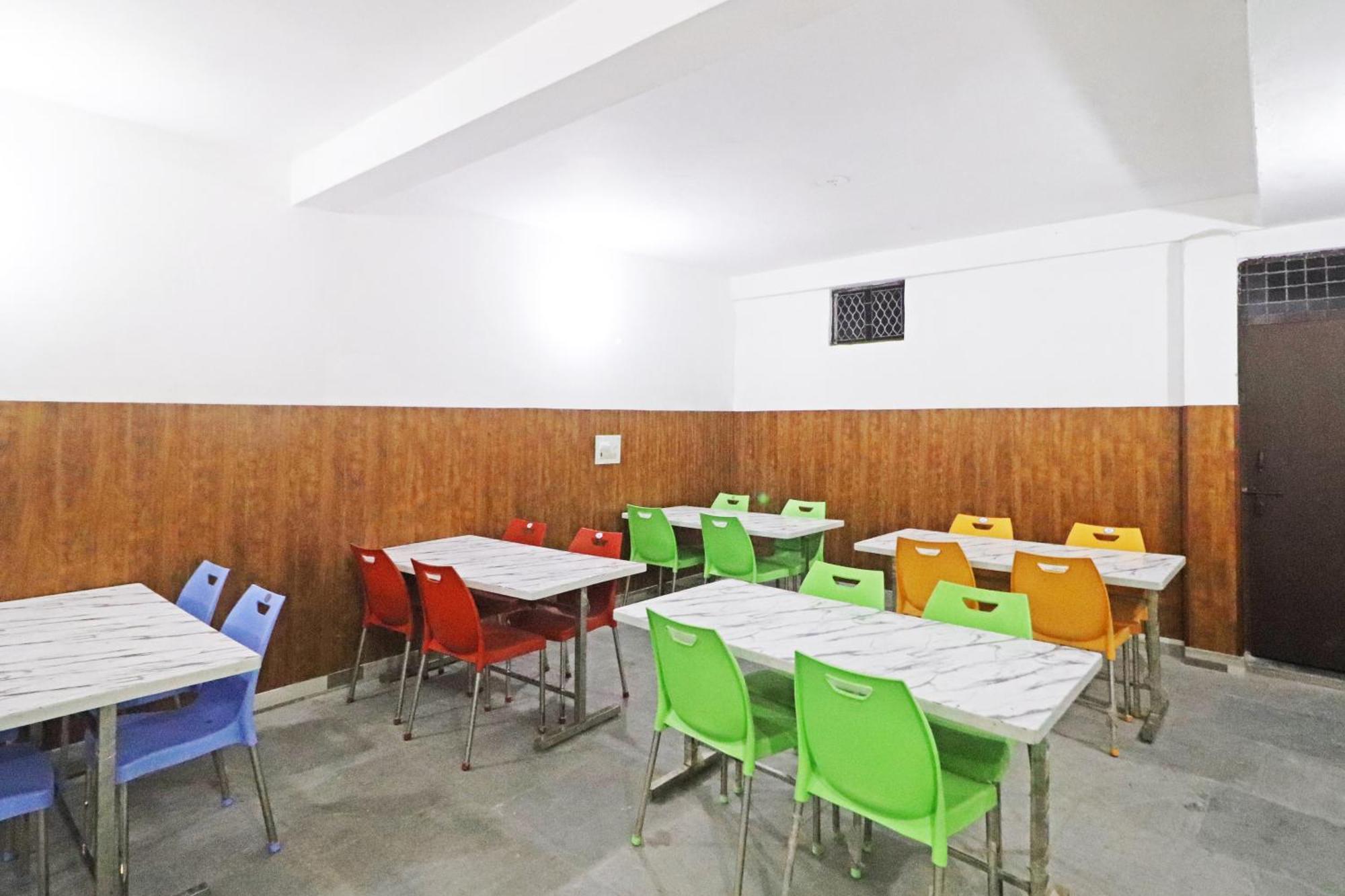 Hotel Clink New Delhi Airport Экстерьер фото