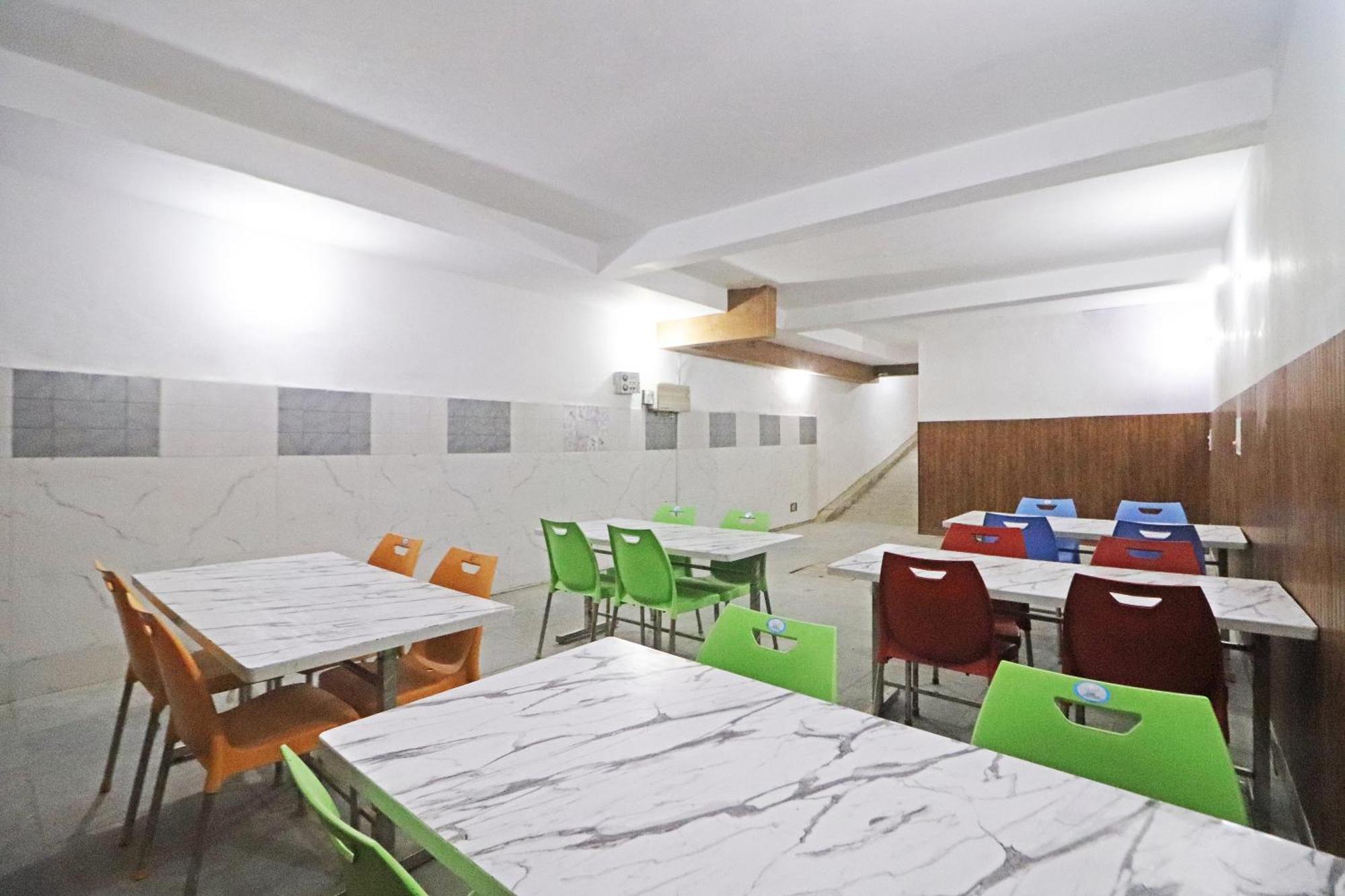 Hotel Clink New Delhi Airport Экстерьер фото