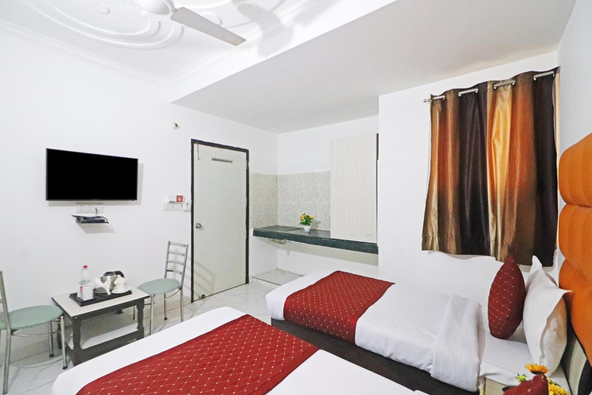 Hotel Clink New Delhi Airport Экстерьер фото