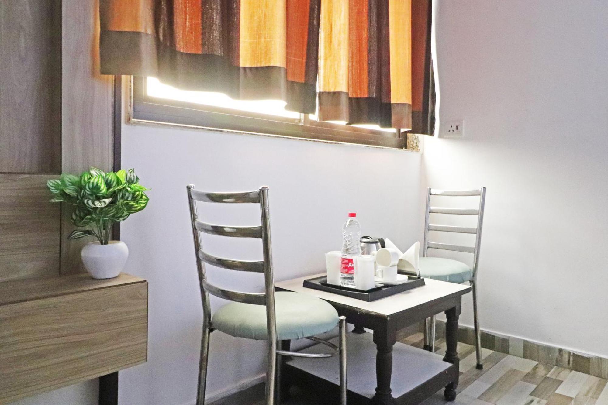 Hotel Clink New Delhi Airport Экстерьер фото