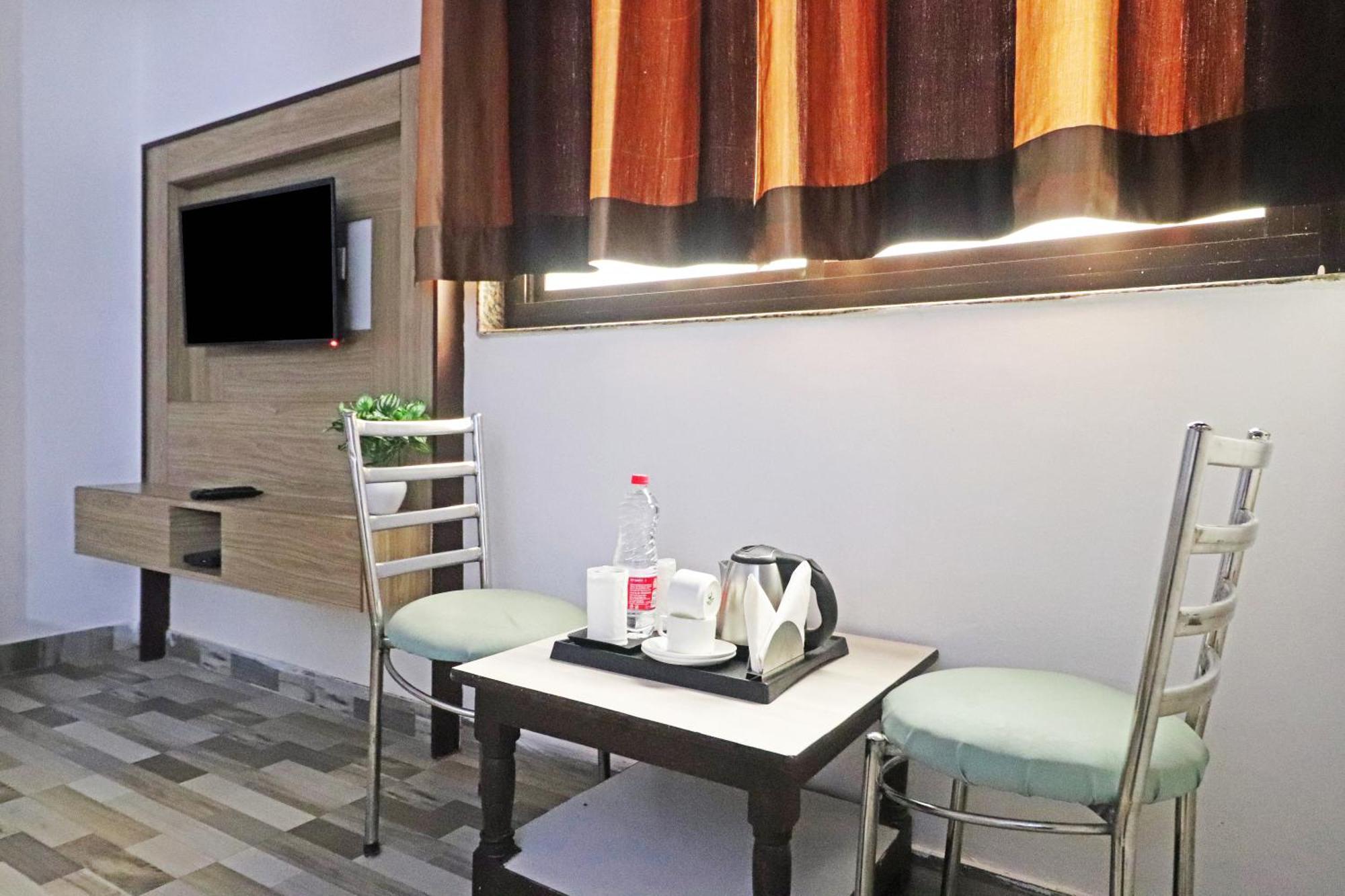Hotel Clink New Delhi Airport Экстерьер фото
