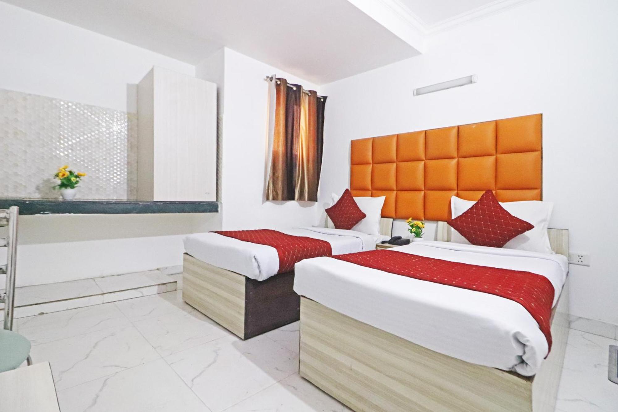 Hotel Clink New Delhi Airport Экстерьер фото