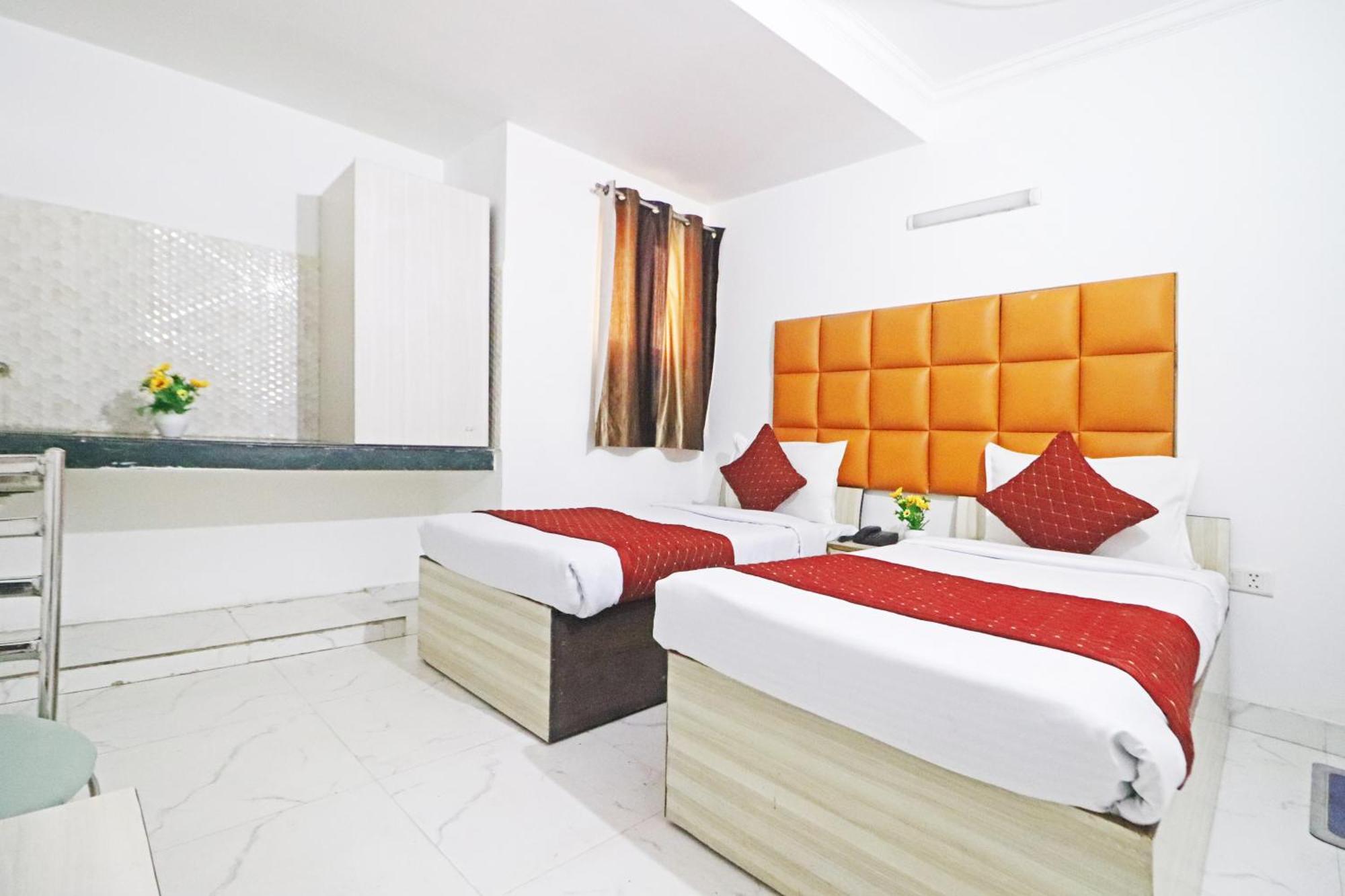 Hotel Clink New Delhi Airport Экстерьер фото