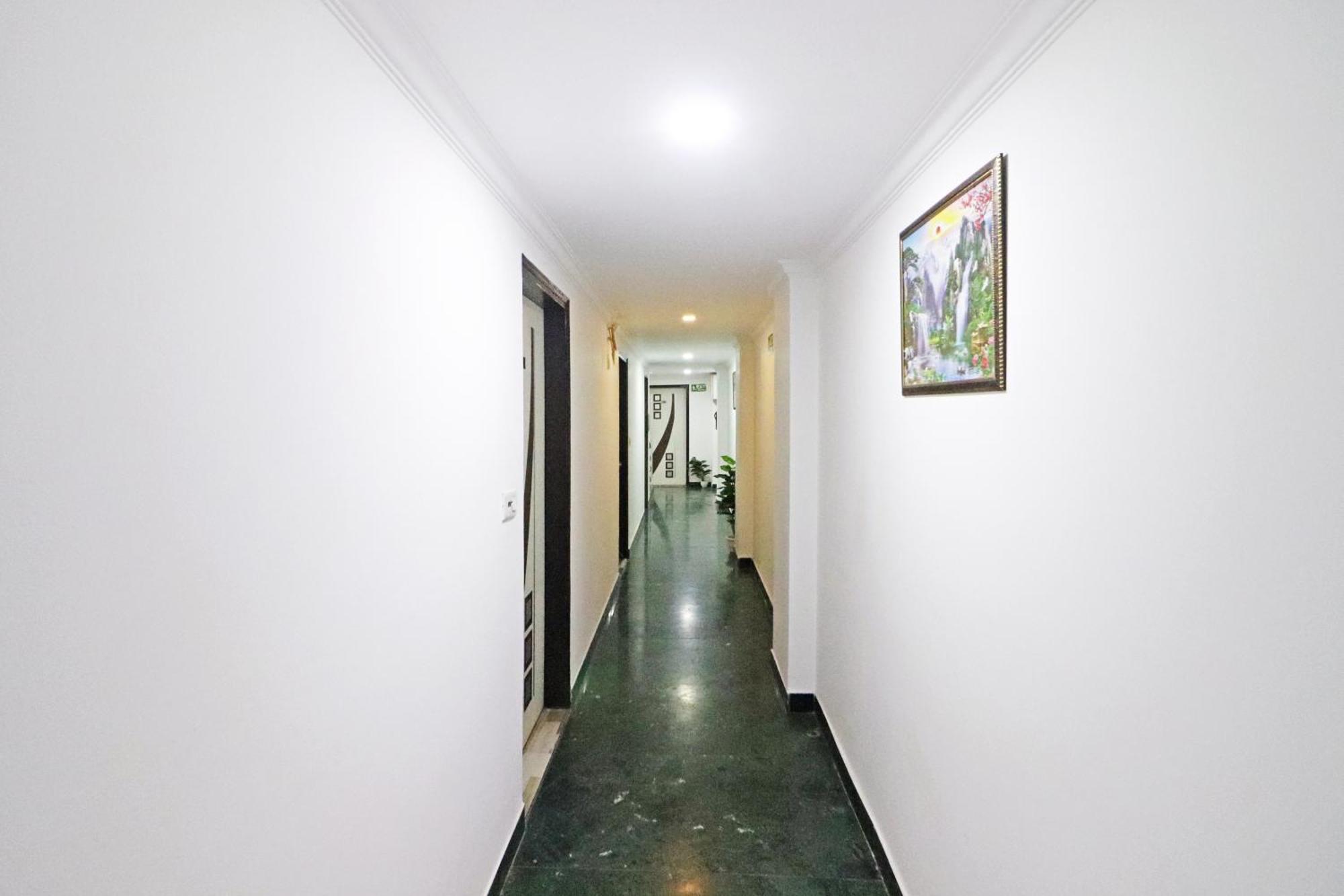 Hotel Clink New Delhi Airport Экстерьер фото