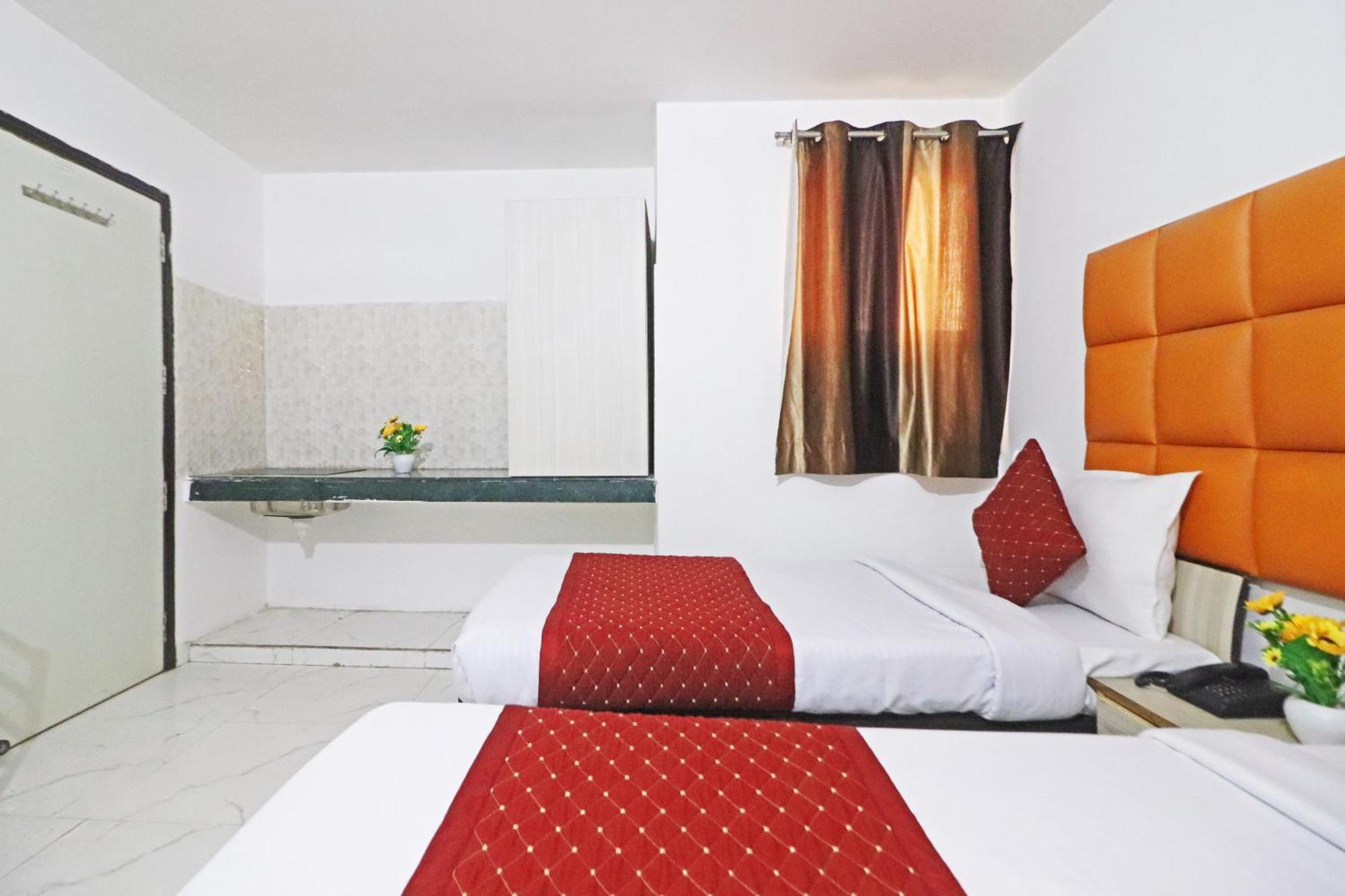 Hotel Clink New Delhi Airport Экстерьер фото