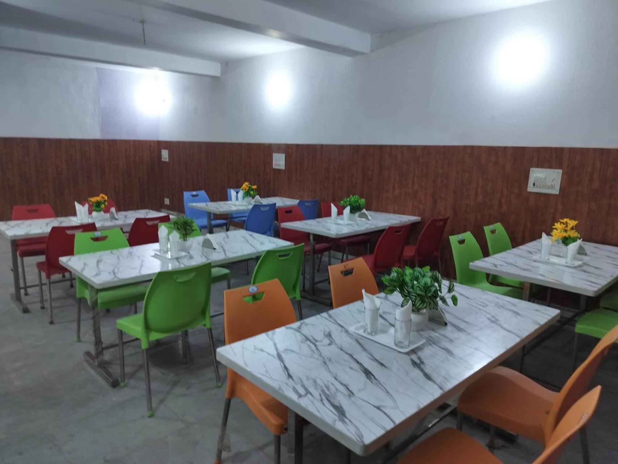 Hotel Clink New Delhi Airport Экстерьер фото