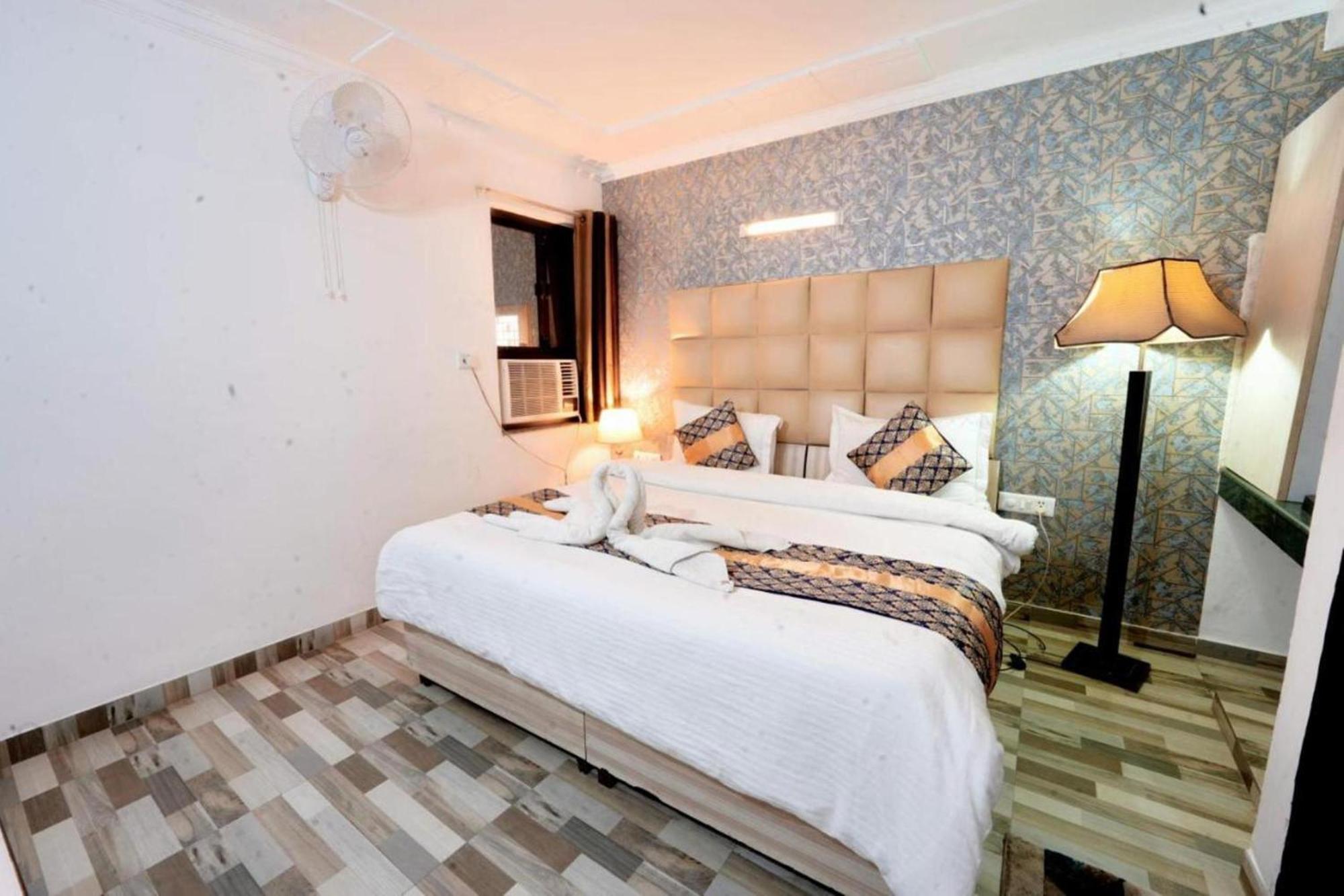Hotel Clink New Delhi Airport Экстерьер фото