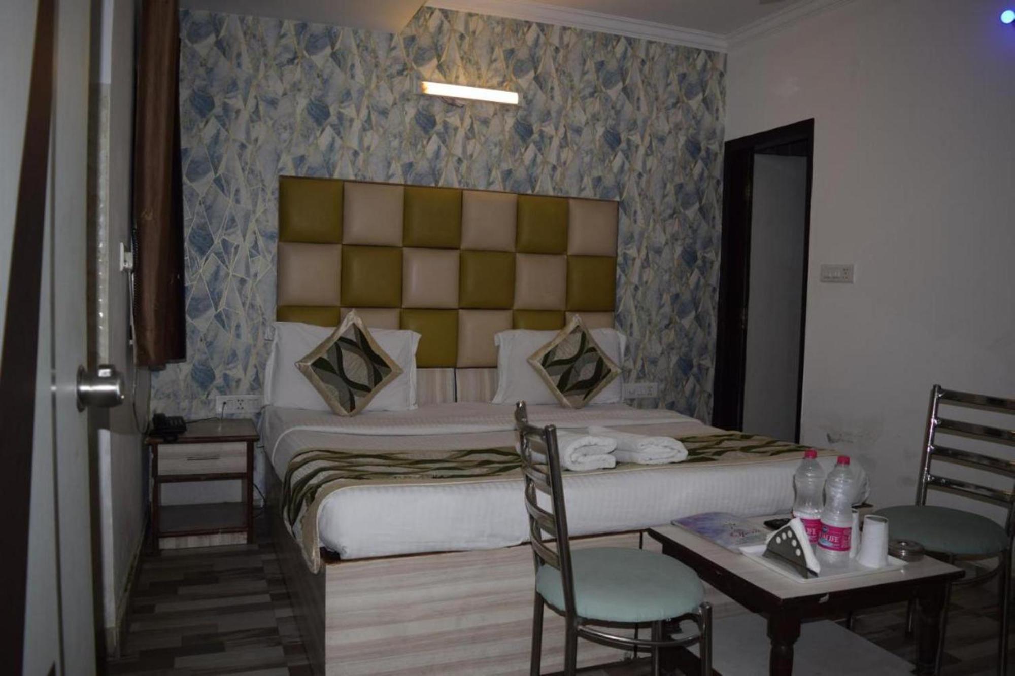 Hotel Clink New Delhi Airport Экстерьер фото