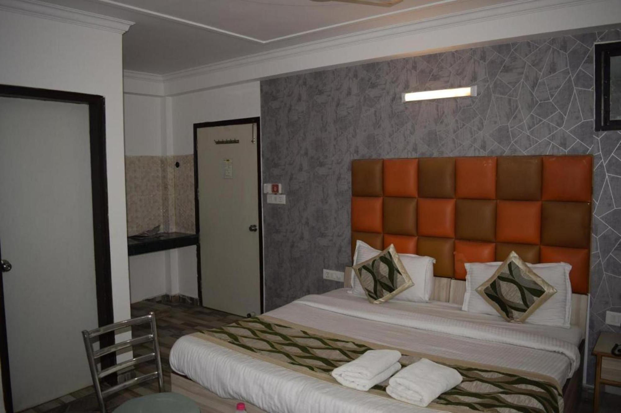 Hotel Clink New Delhi Airport Экстерьер фото