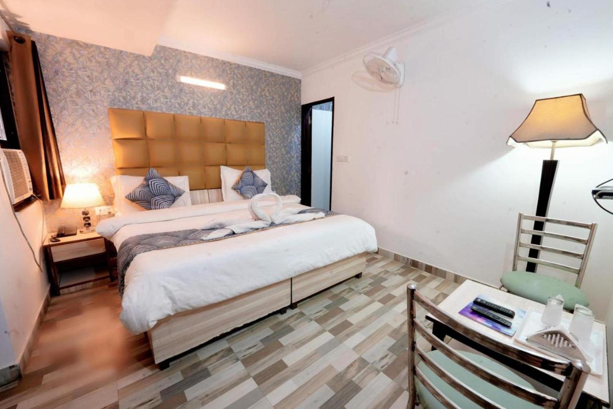 Hotel Clink New Delhi Airport Экстерьер фото