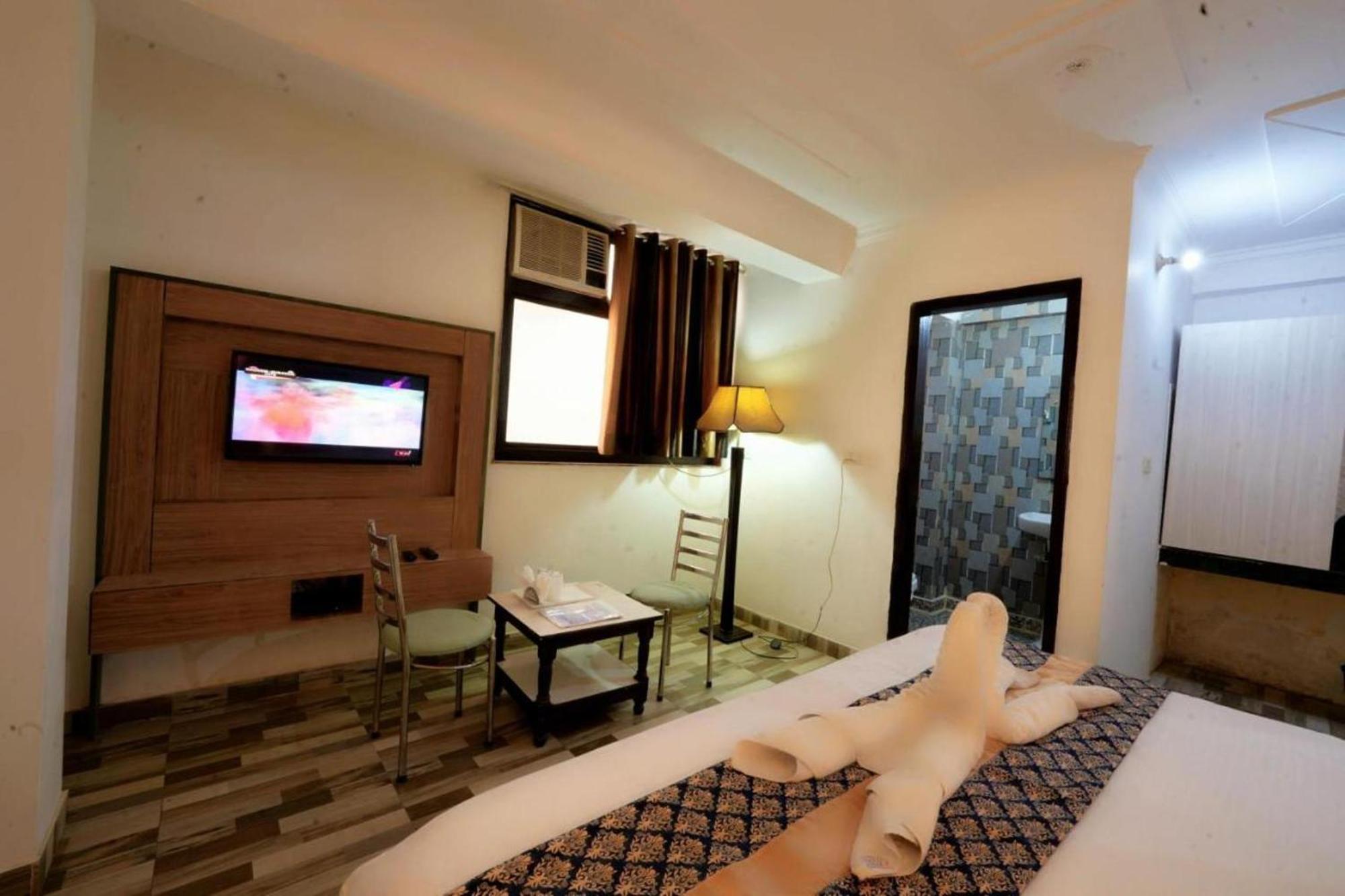 Hotel Clink New Delhi Airport Экстерьер фото