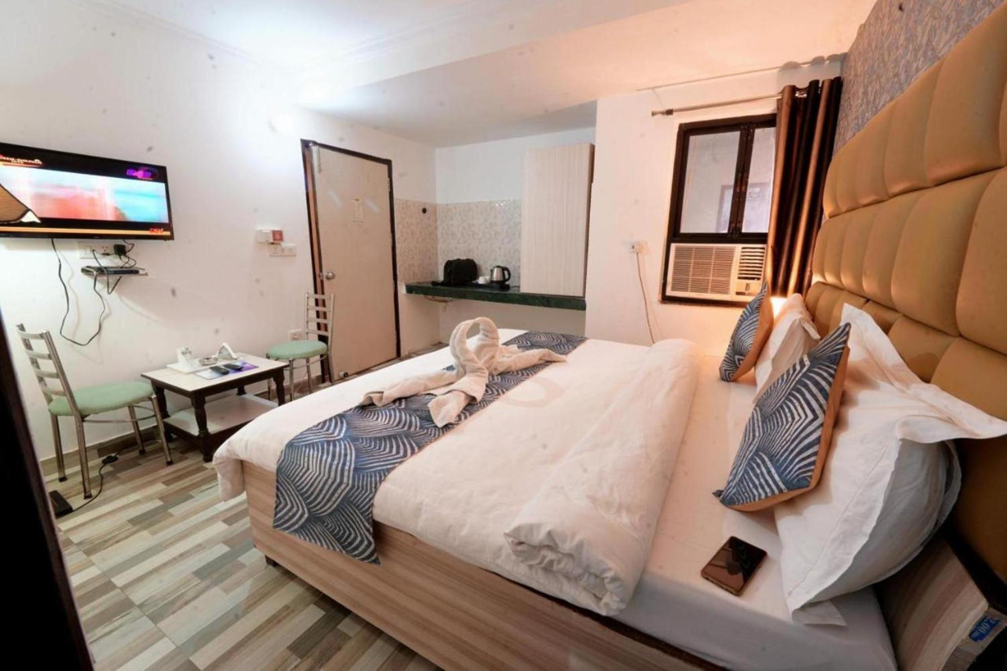 Hotel Clink New Delhi Airport Экстерьер фото