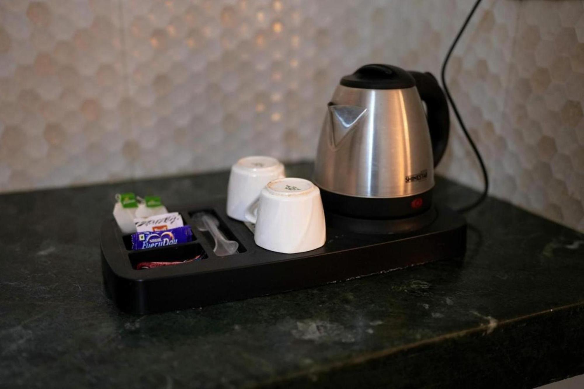 Hotel Clink New Delhi Airport Экстерьер фото