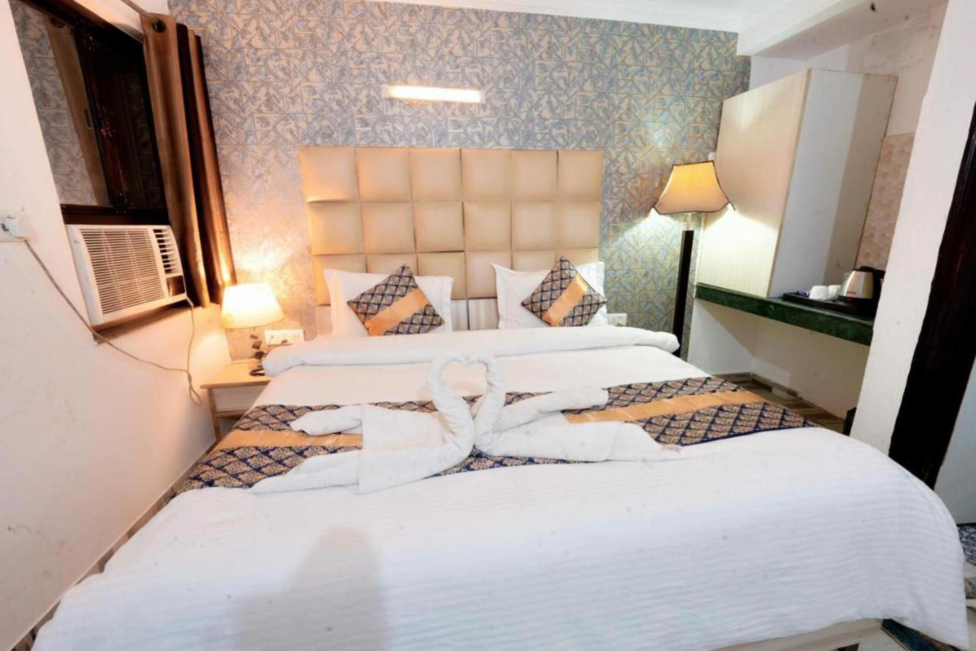 Hotel Clink New Delhi Airport Экстерьер фото