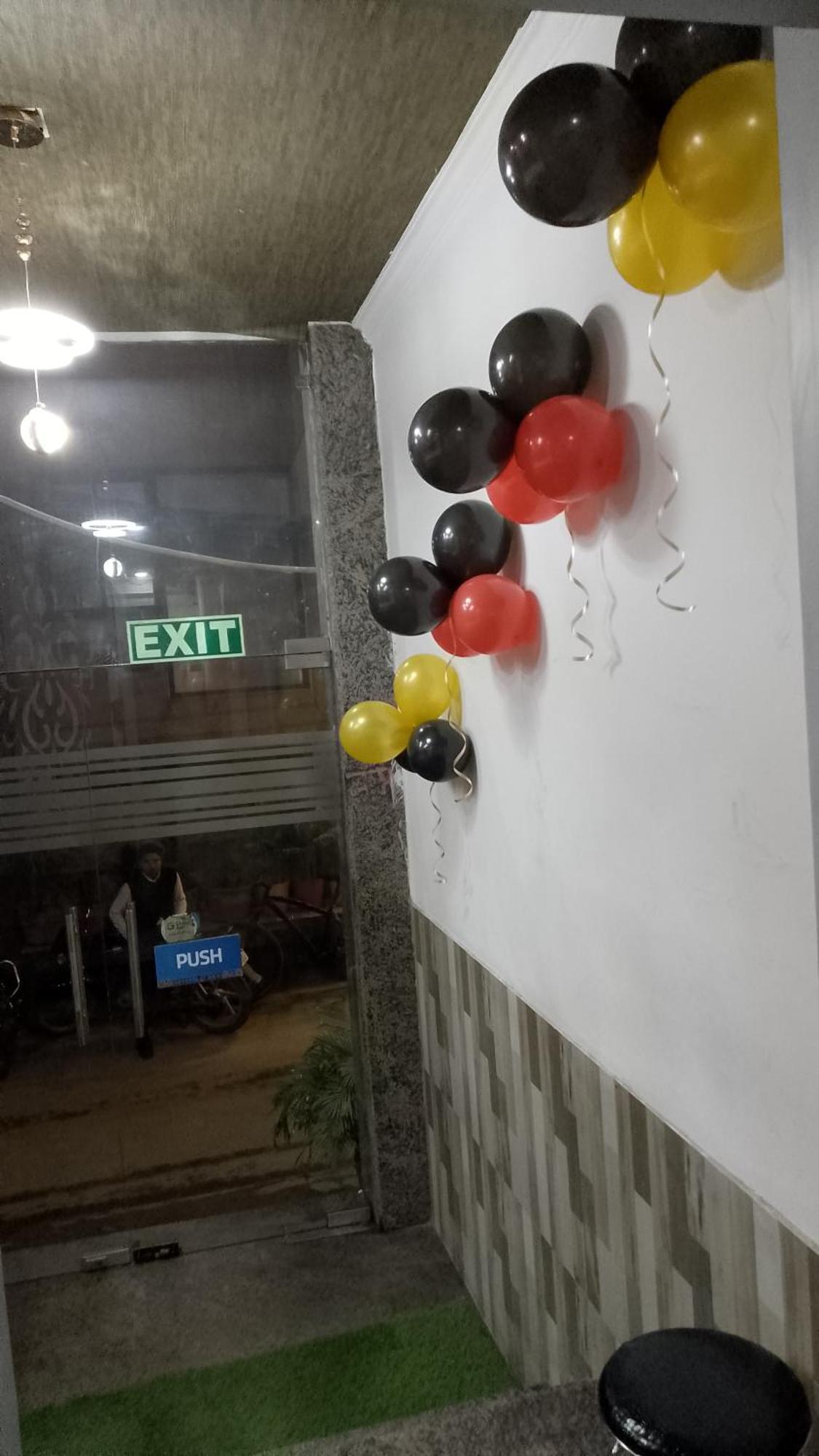 Hotel Clink New Delhi Airport Экстерьер фото
