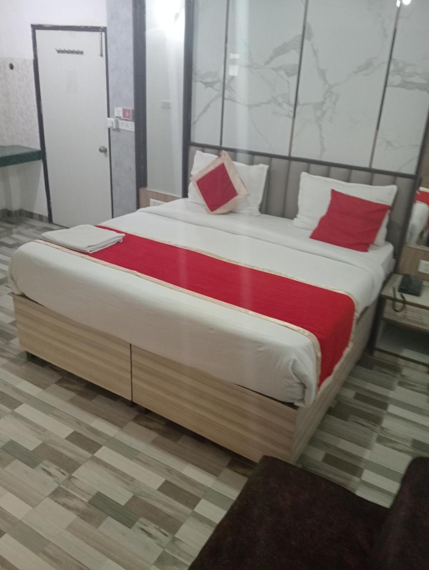 Hotel Clink New Delhi Airport Экстерьер фото