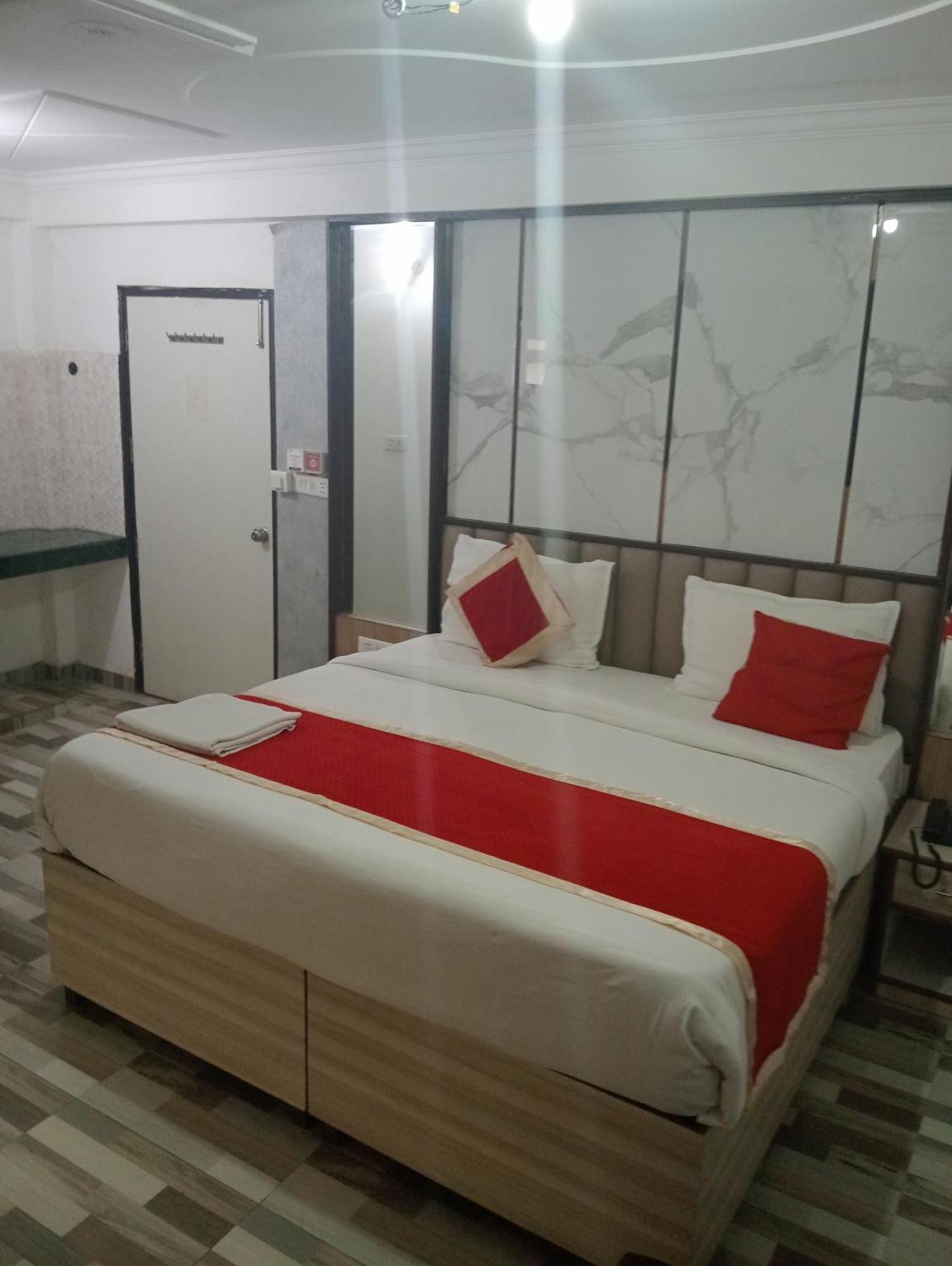 Hotel Clink New Delhi Airport Экстерьер фото