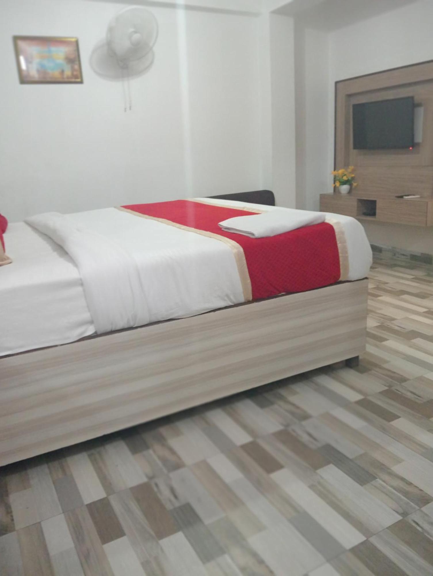 Hotel Clink New Delhi Airport Экстерьер фото