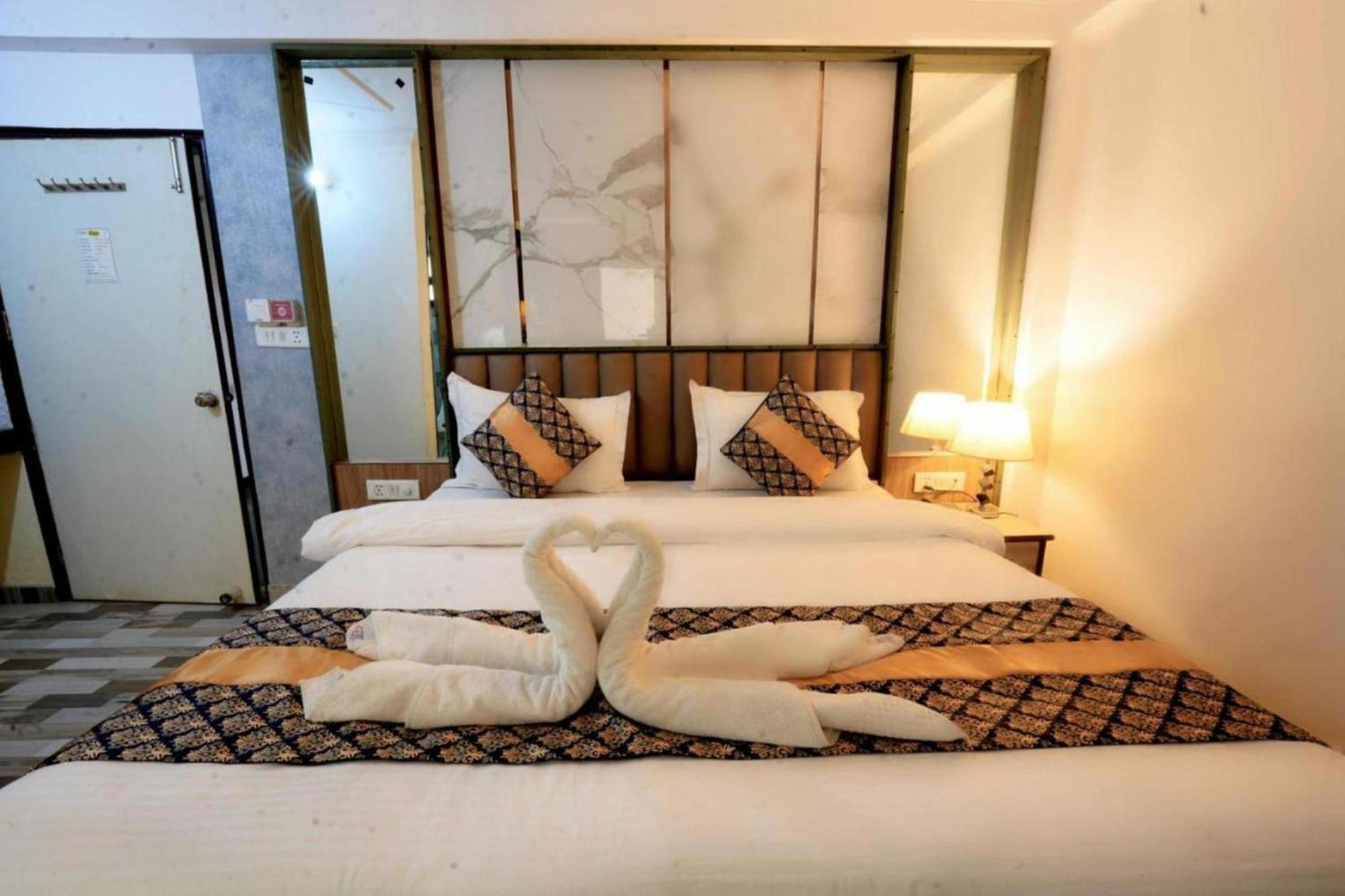 Hotel Clink New Delhi Airport Экстерьер фото