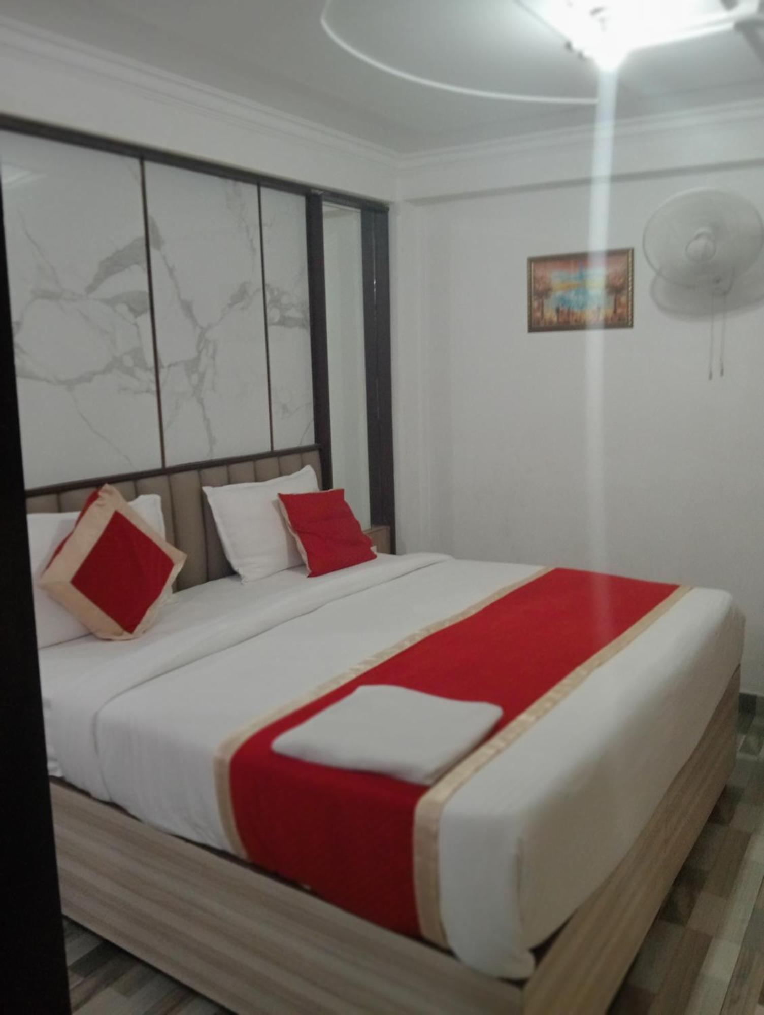 Hotel Clink New Delhi Airport Экстерьер фото