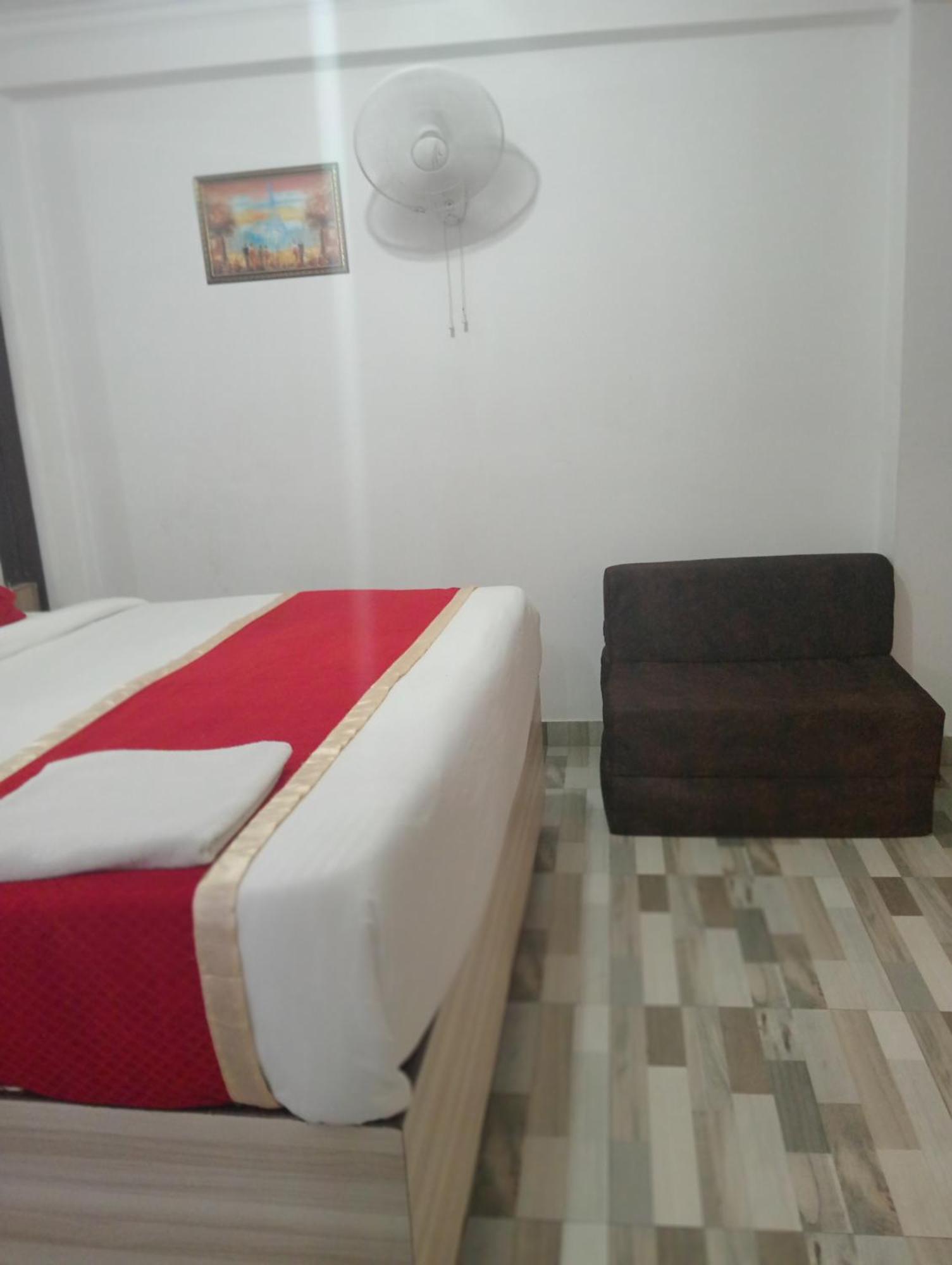 Hotel Clink New Delhi Airport Экстерьер фото
