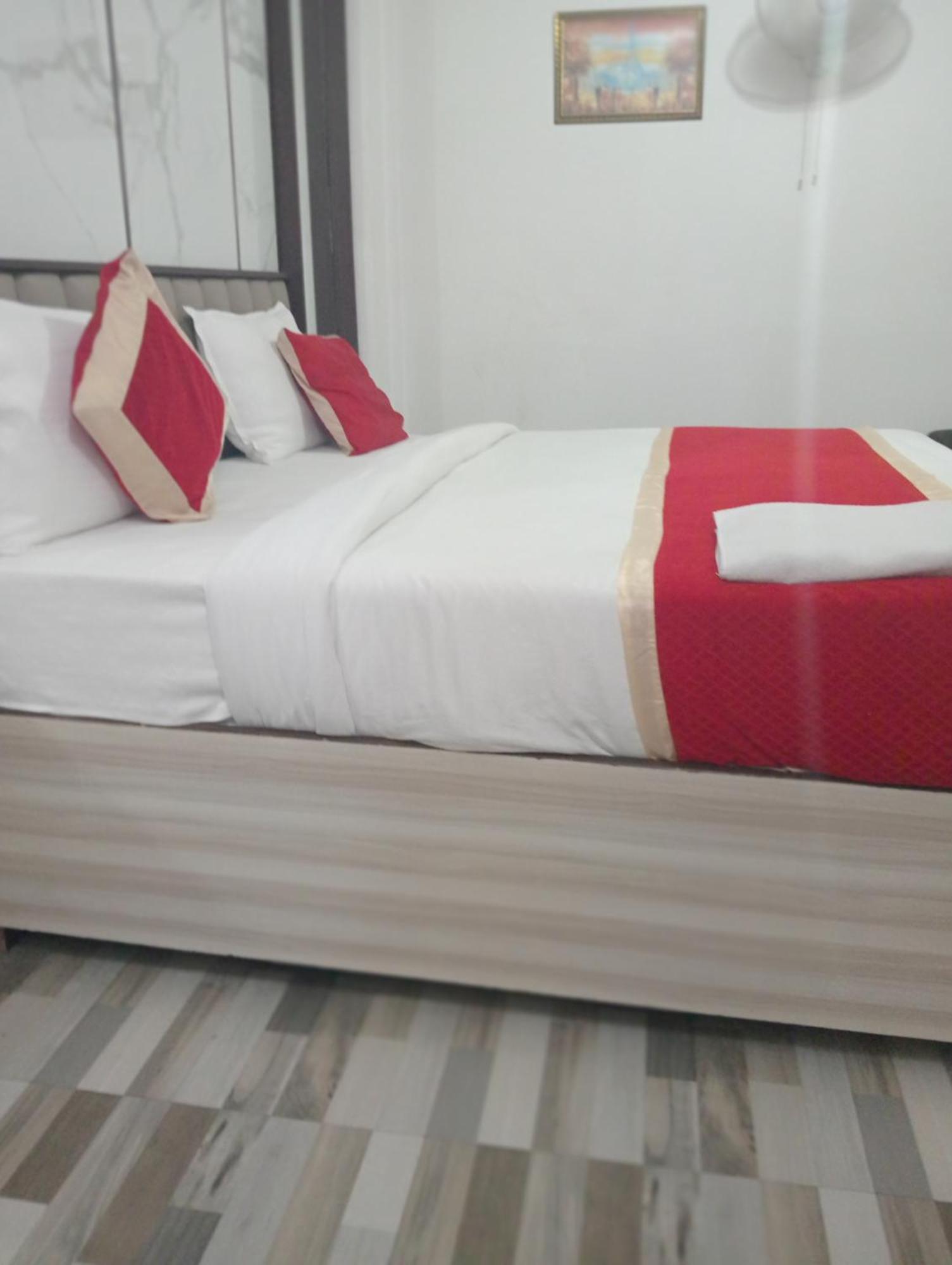 Hotel Clink New Delhi Airport Экстерьер фото