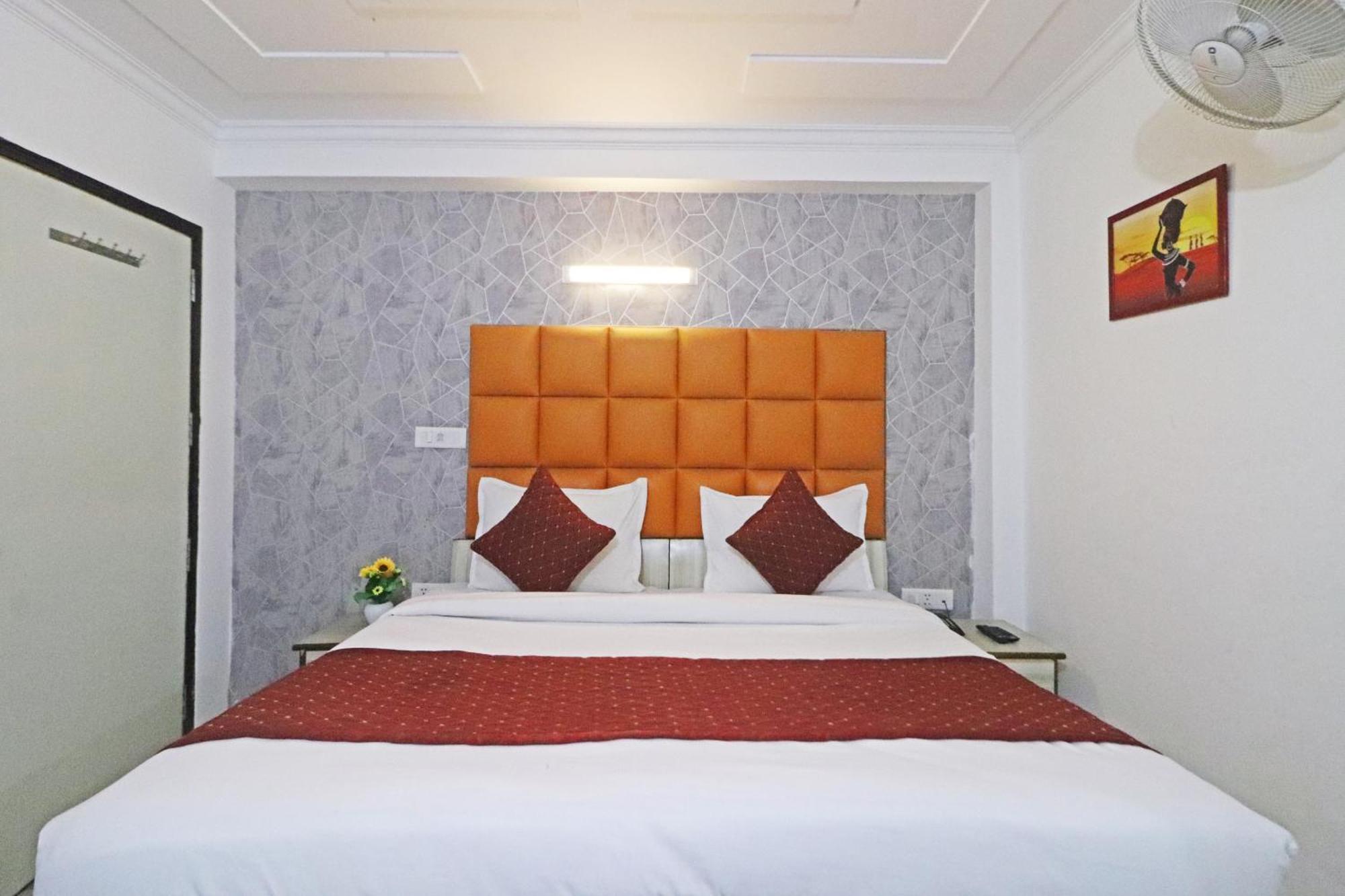 Hotel Clink New Delhi Airport Экстерьер фото