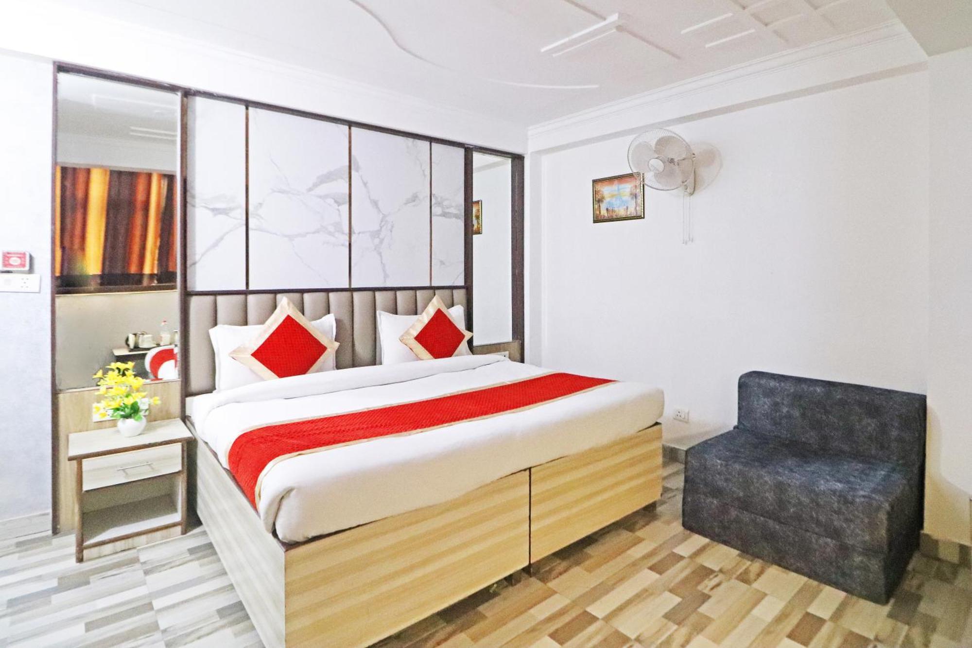 Hotel Clink New Delhi Airport Экстерьер фото