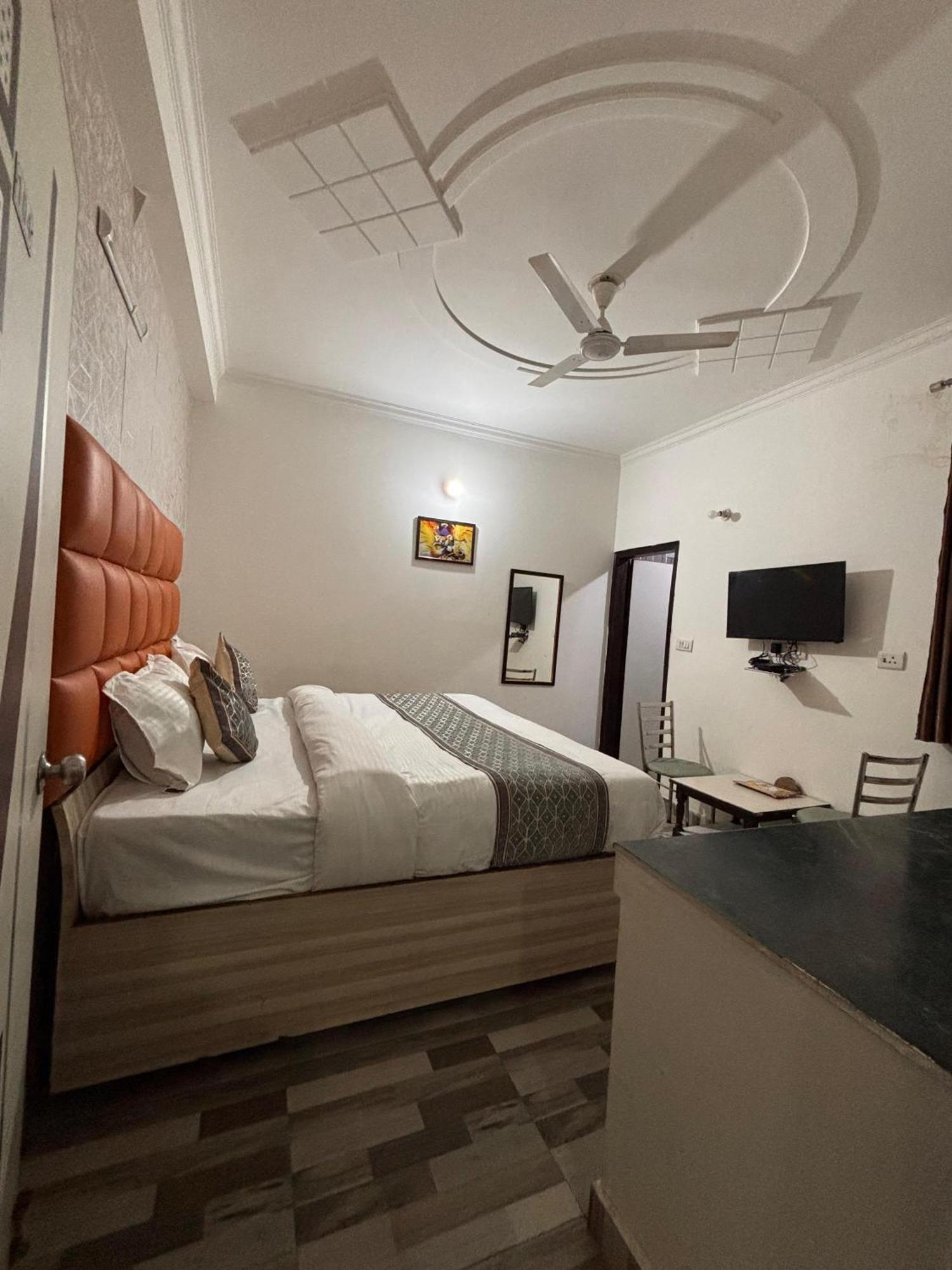 Hotel Clink New Delhi Airport Экстерьер фото